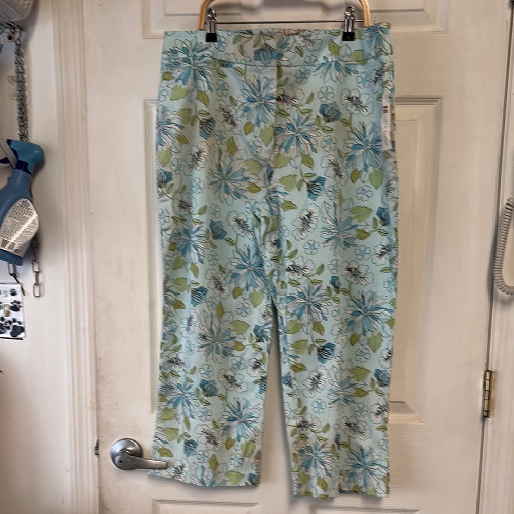 Croft & Barrow Floral Capris - Blue and Green